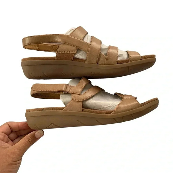 Baretraps Size 7M Jerie
Caramel Strappy Comfort
Sandals - Hook & Loop Closure - Picture 5 of 8